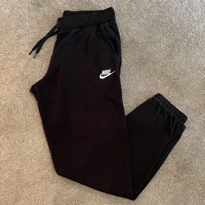 Girls’ Nike Sweatpants